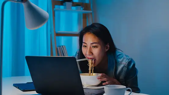 Argentine girl eating late night